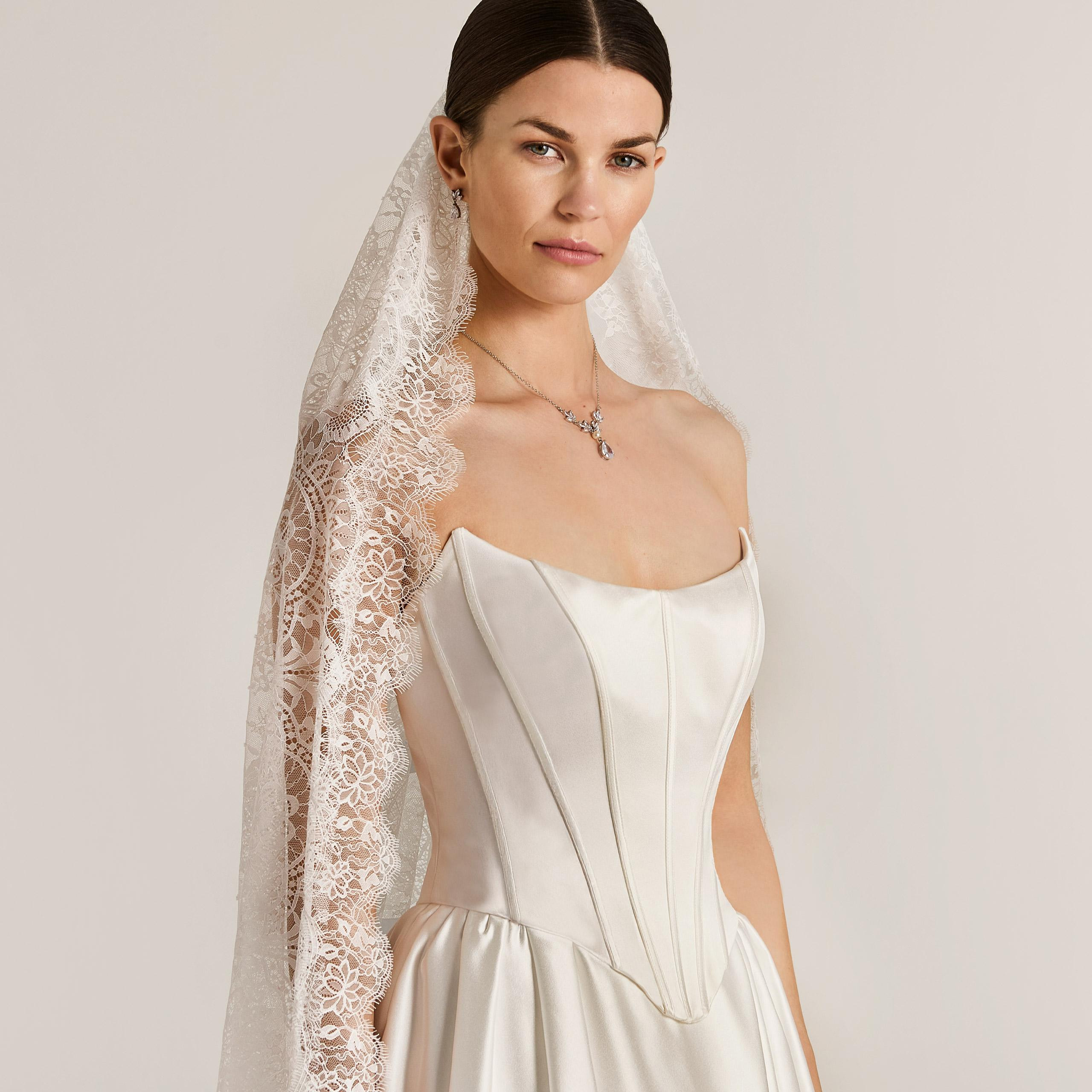 Cateye-udskæring - Style 08-4776-CR fra LILLY